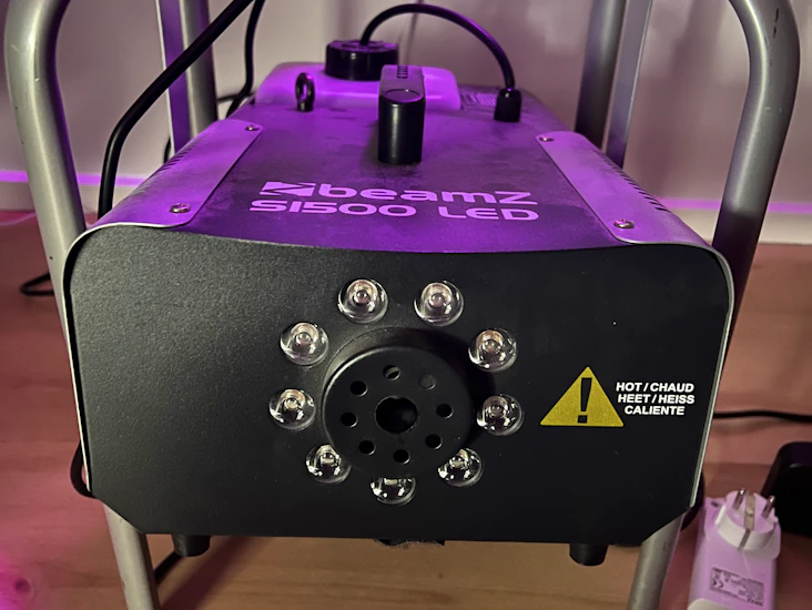 Rökmaskin med led beamz s1500 led