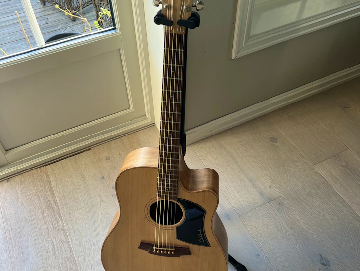 (høy kvalitet) gitar — cole clark fat lady