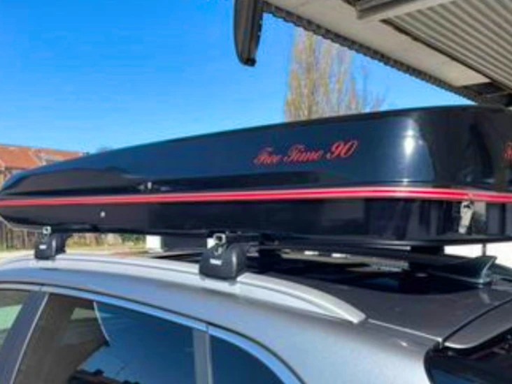 Takbox med takräcke + tesla y