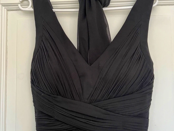 Elegant svart og lang kjole str 12