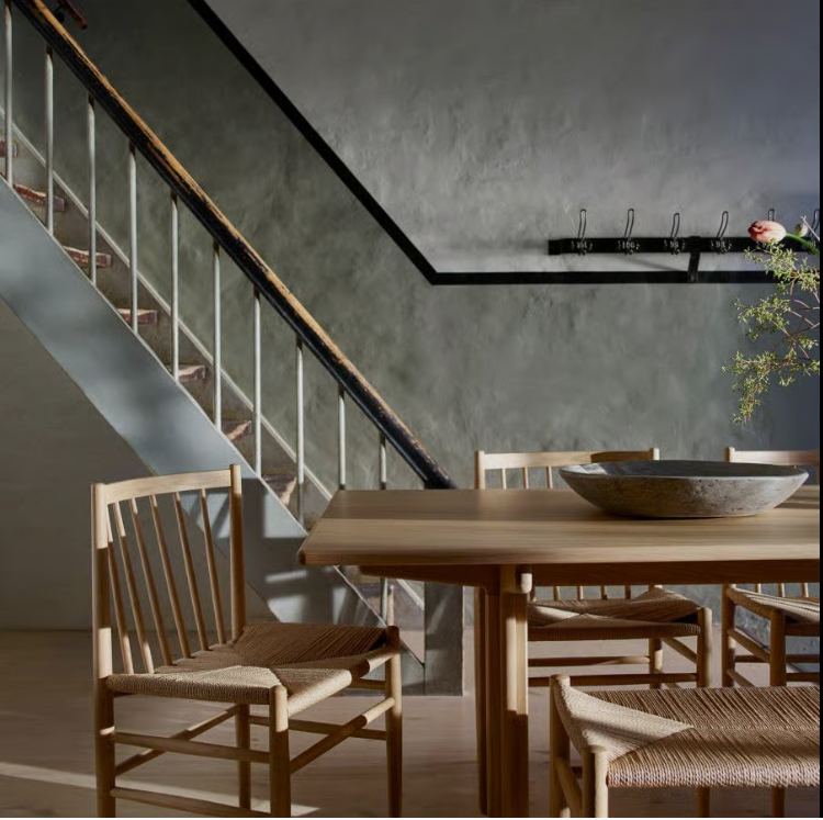 Dansk j80 designstoler oljet eik til leie