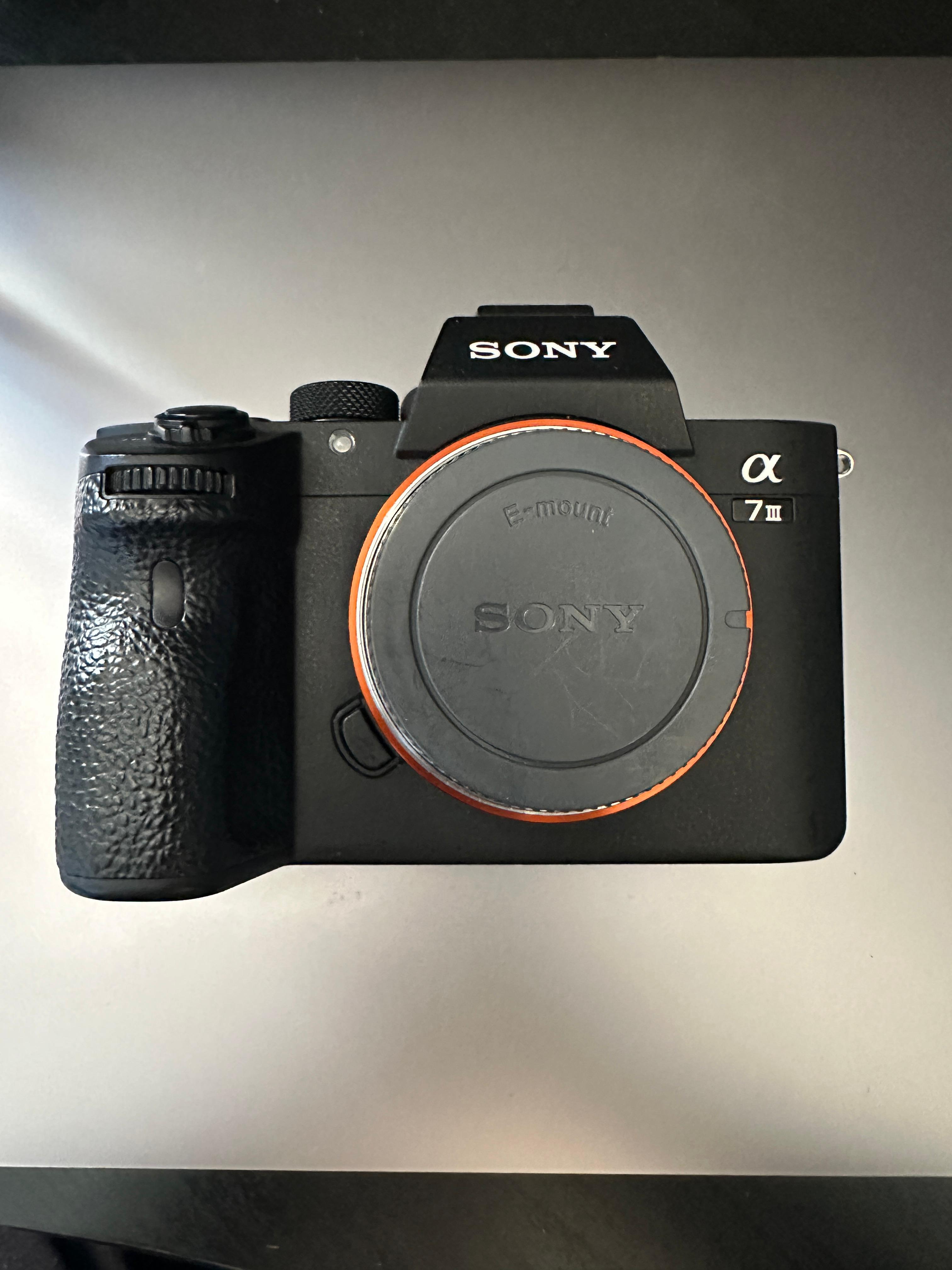 Sony a7iii full frame camera + 2 batteries + charger + 128gb sd