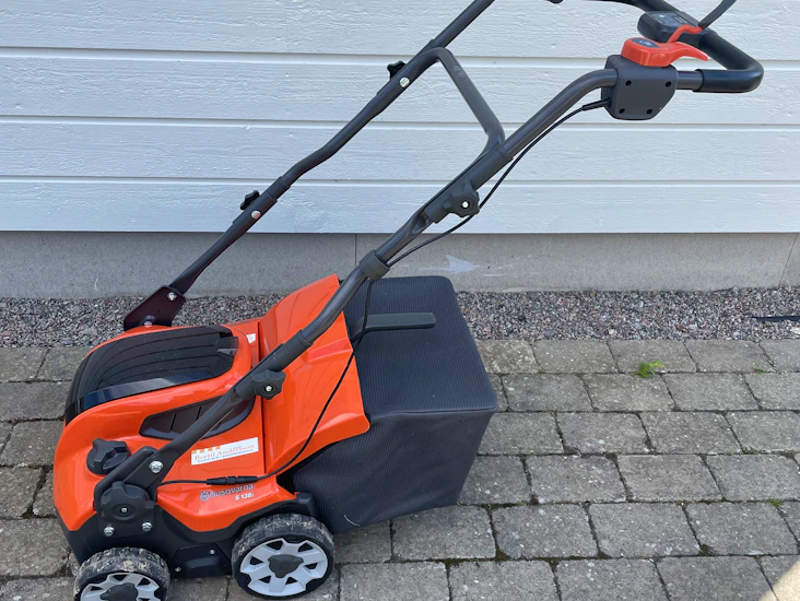 Husqvarna s138i batteridriven vertikalskärare