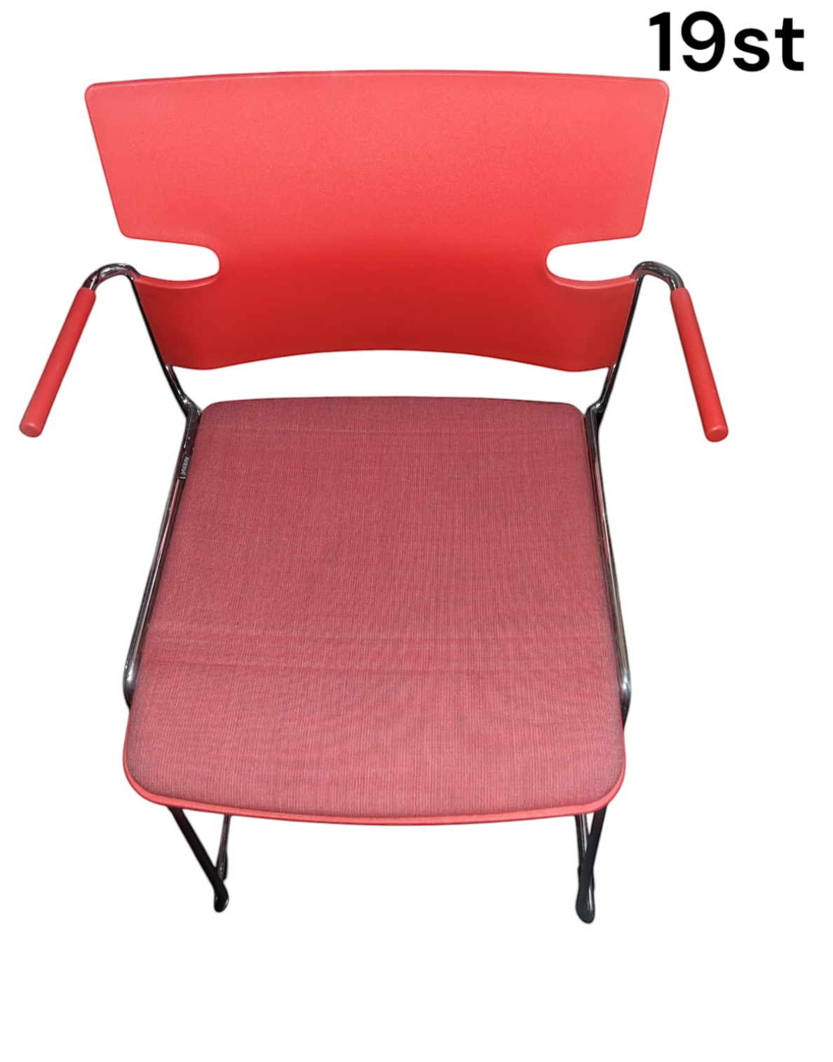 Röda stapelbar stol stack med armstöd