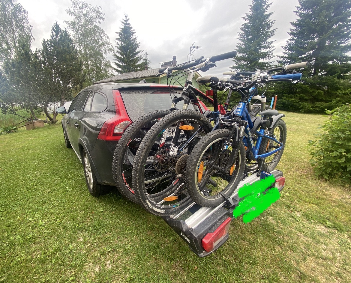 Pyöräteline neljälle pyörälle, vetokoukkuun (thule velospace xt3)