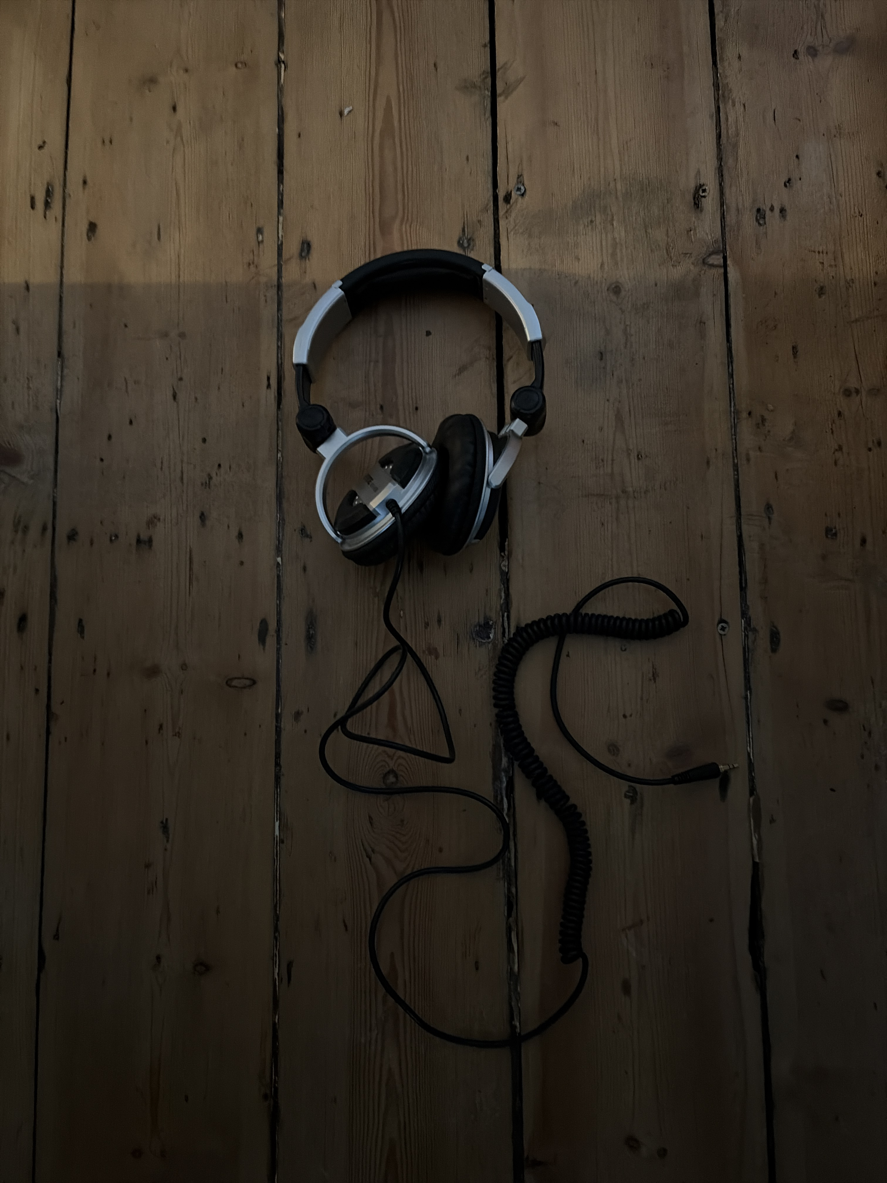 Fame mdr-v950 dj headphones