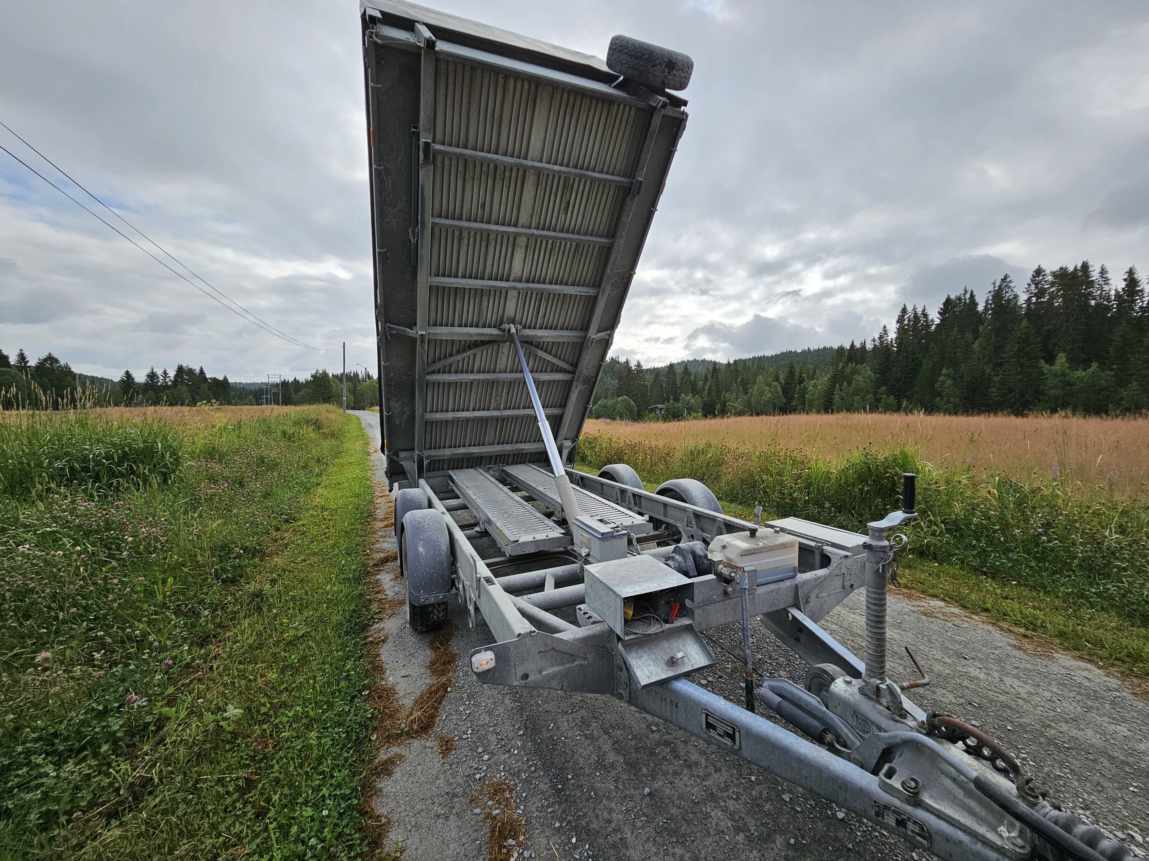 Tipphenger med kapell. 3500kg