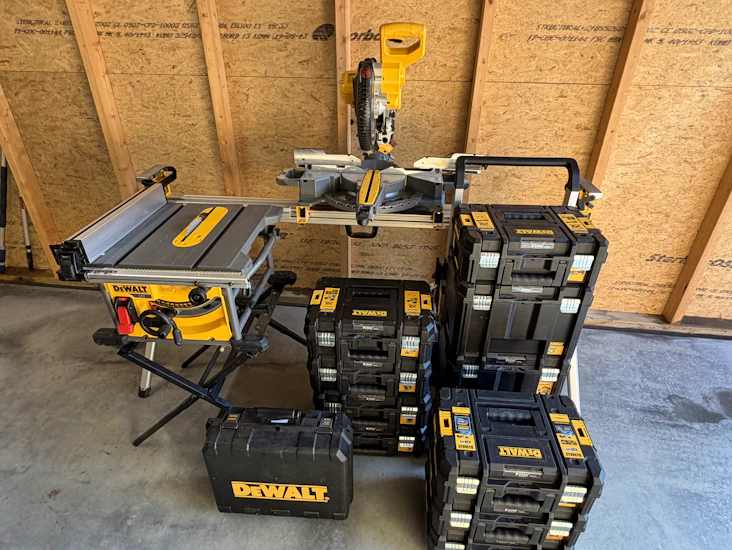 batteridrevet verktøysett - verktøypakke fra dewalt . alt på batteri - batterie og lader følger med.