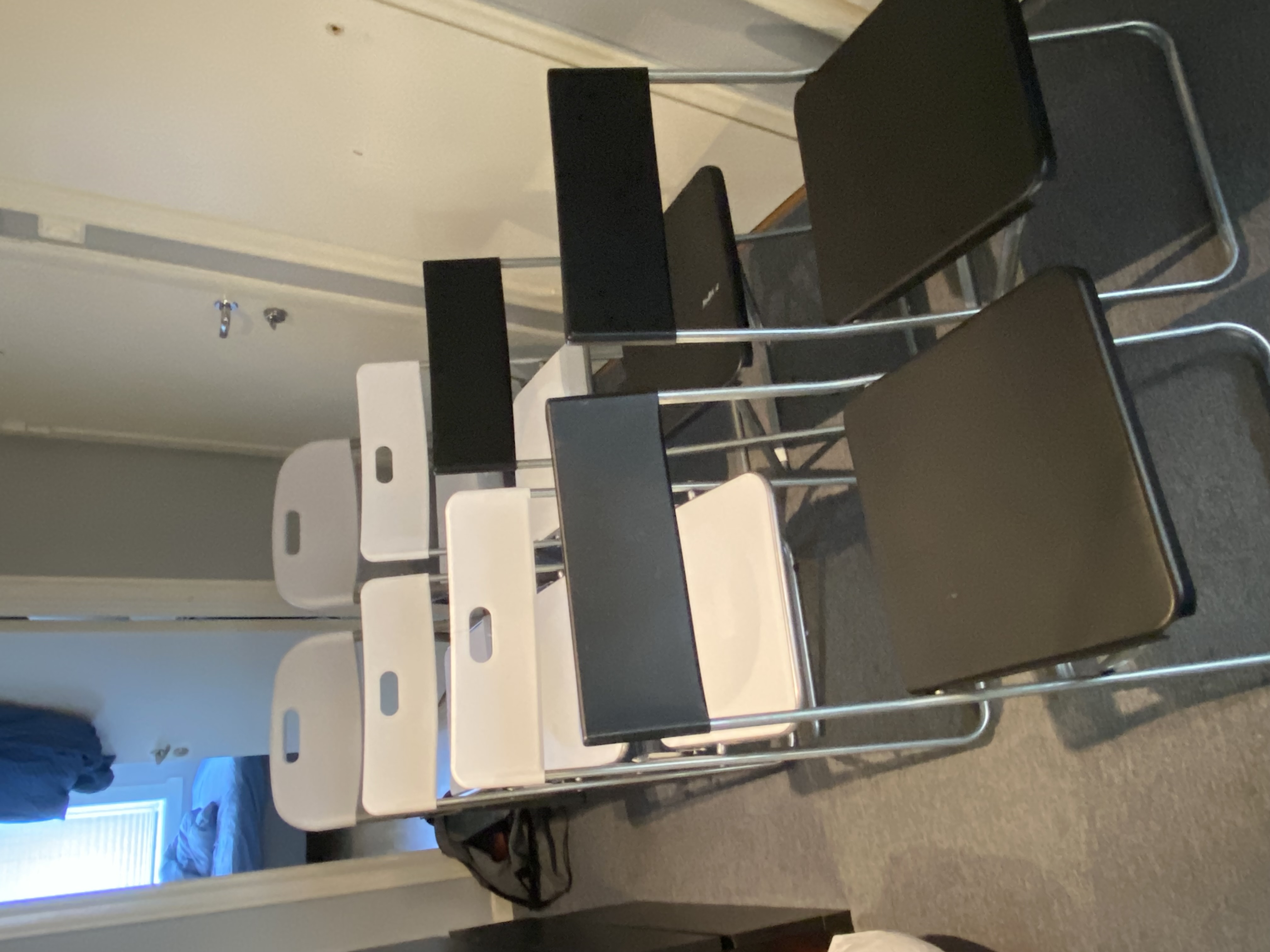 8 sammenleggbare stoler – perfekt til arrangement / fest