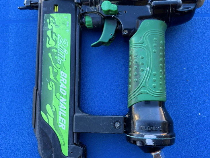 hitachi nt50ae2 – lett trykkluft dykkertpistol / listepistol