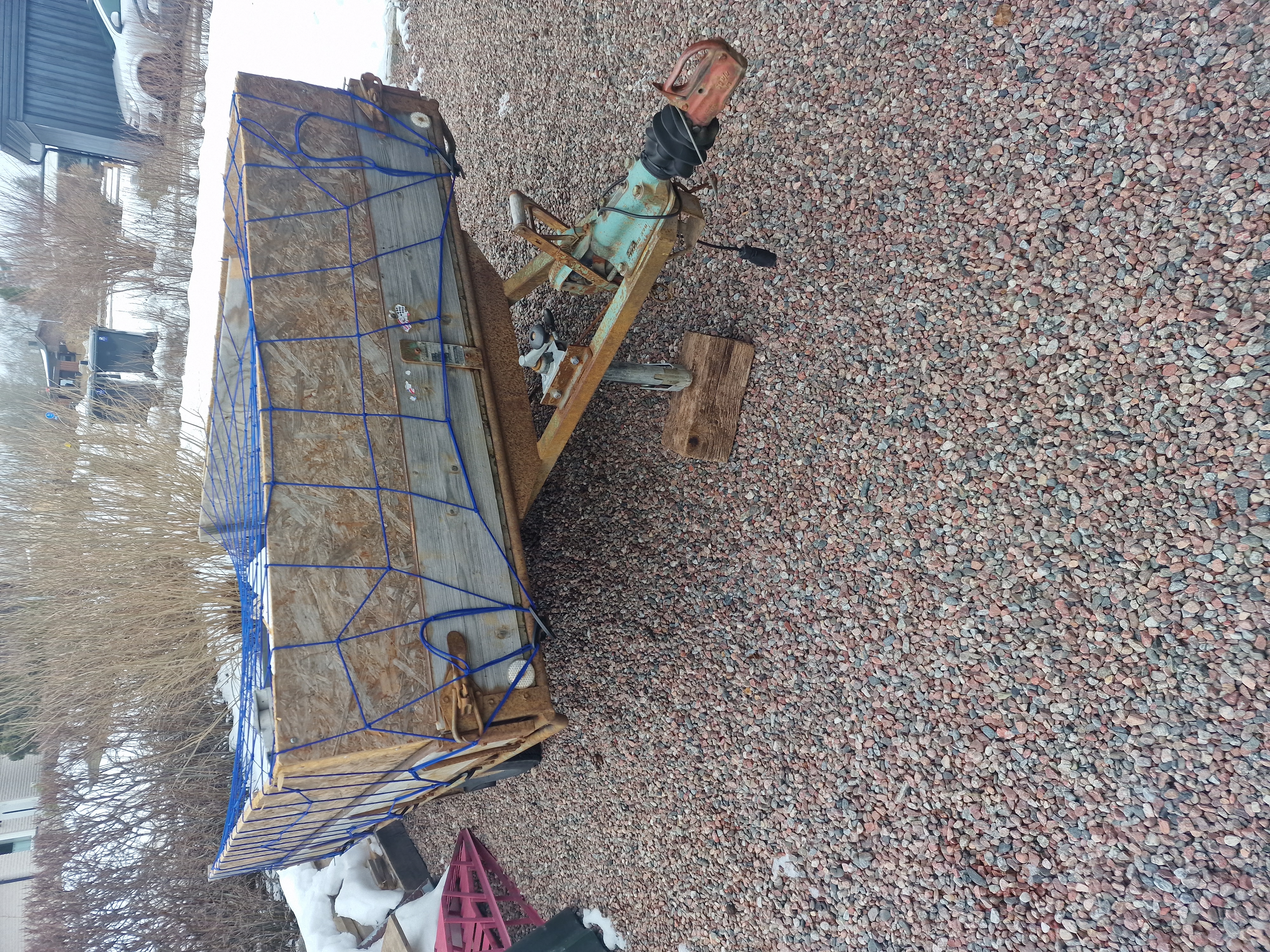 750kg släp med stort flak och ramper om det behöcs