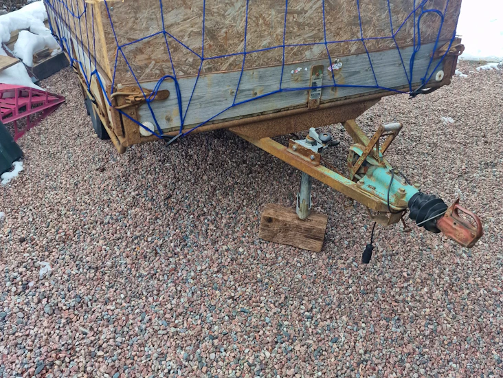 750kg släp med stort flak och ramper om det behöcs