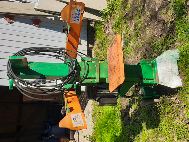 Halkomakone, pystymalli. 6tn