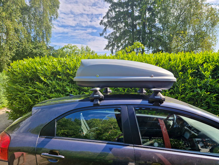 Karrite tagboks med thule bøjler