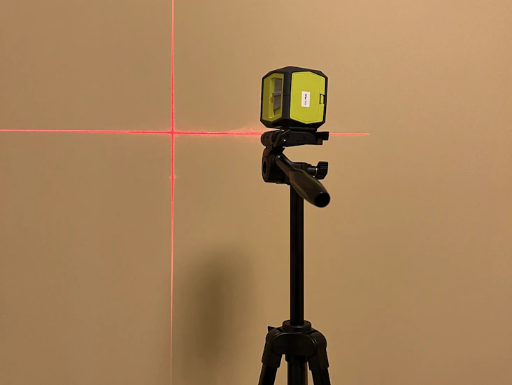 Kryssmarkerade laser inklusive stativ