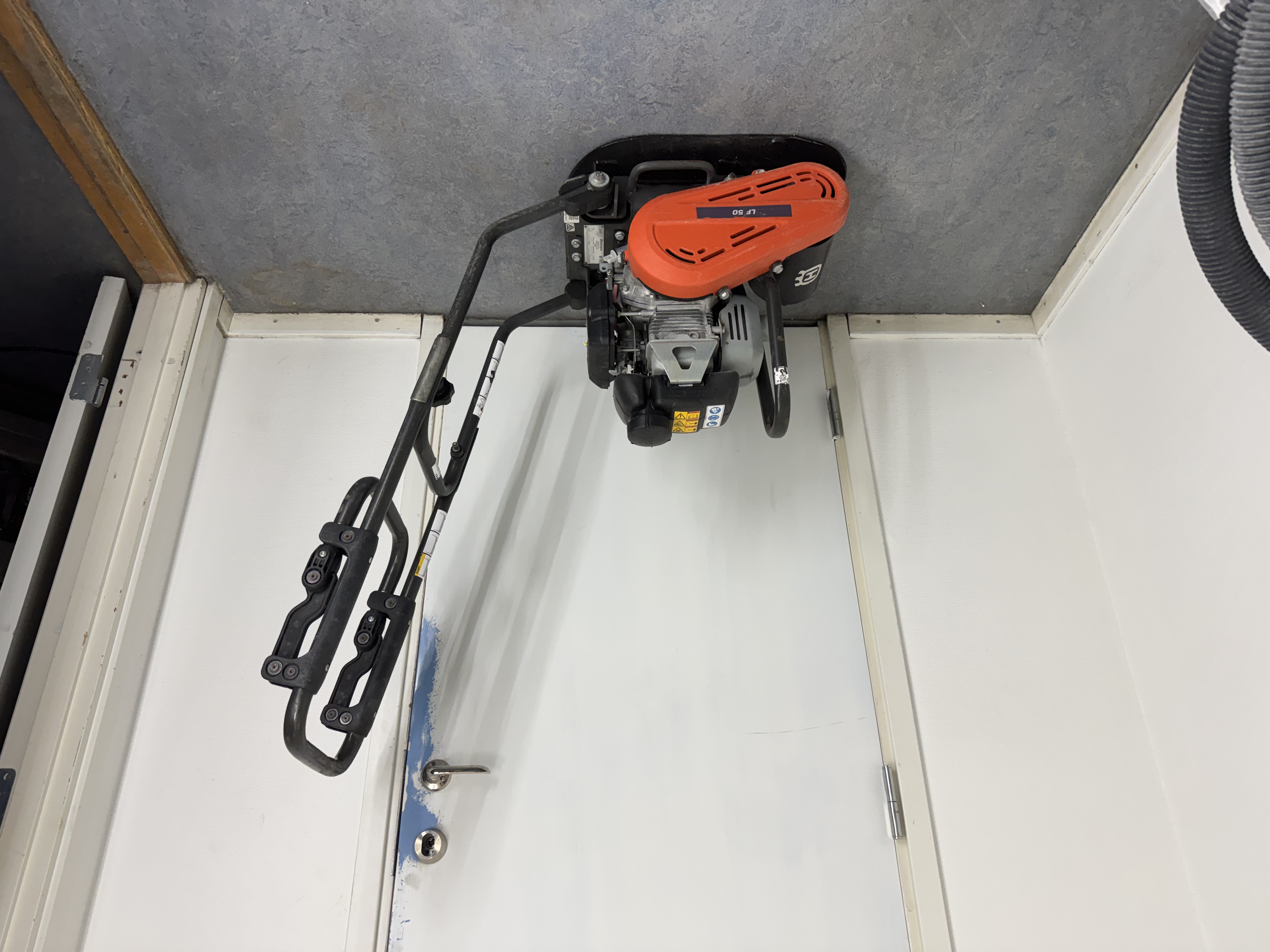 Annonsrubrik  husqvarna lf 50 – markvibrator / padda, bensindriven