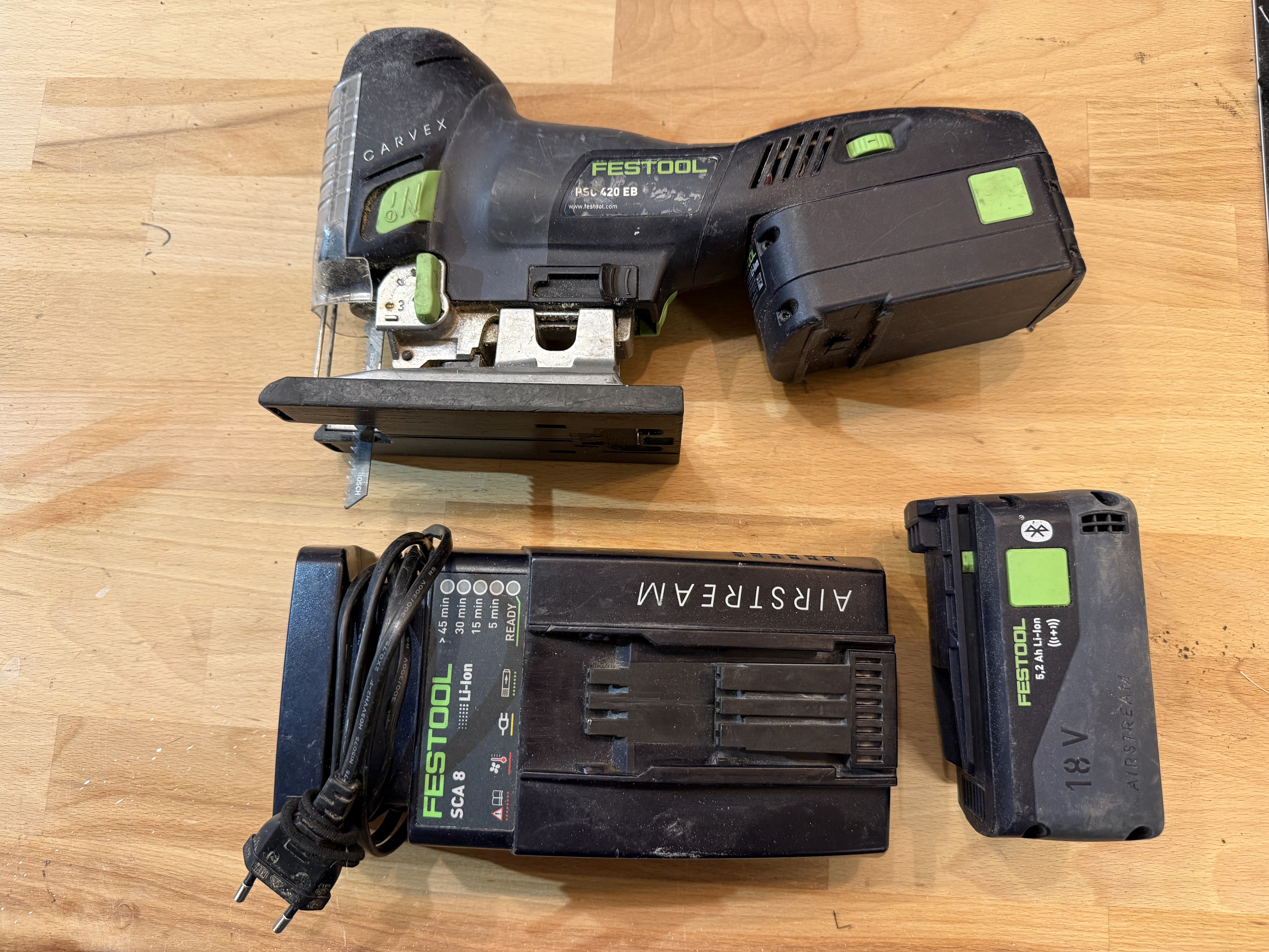 Festool sticksåg med batterier och laddare