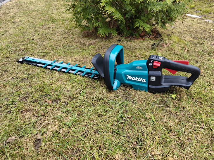 Makita pensasleikkuri