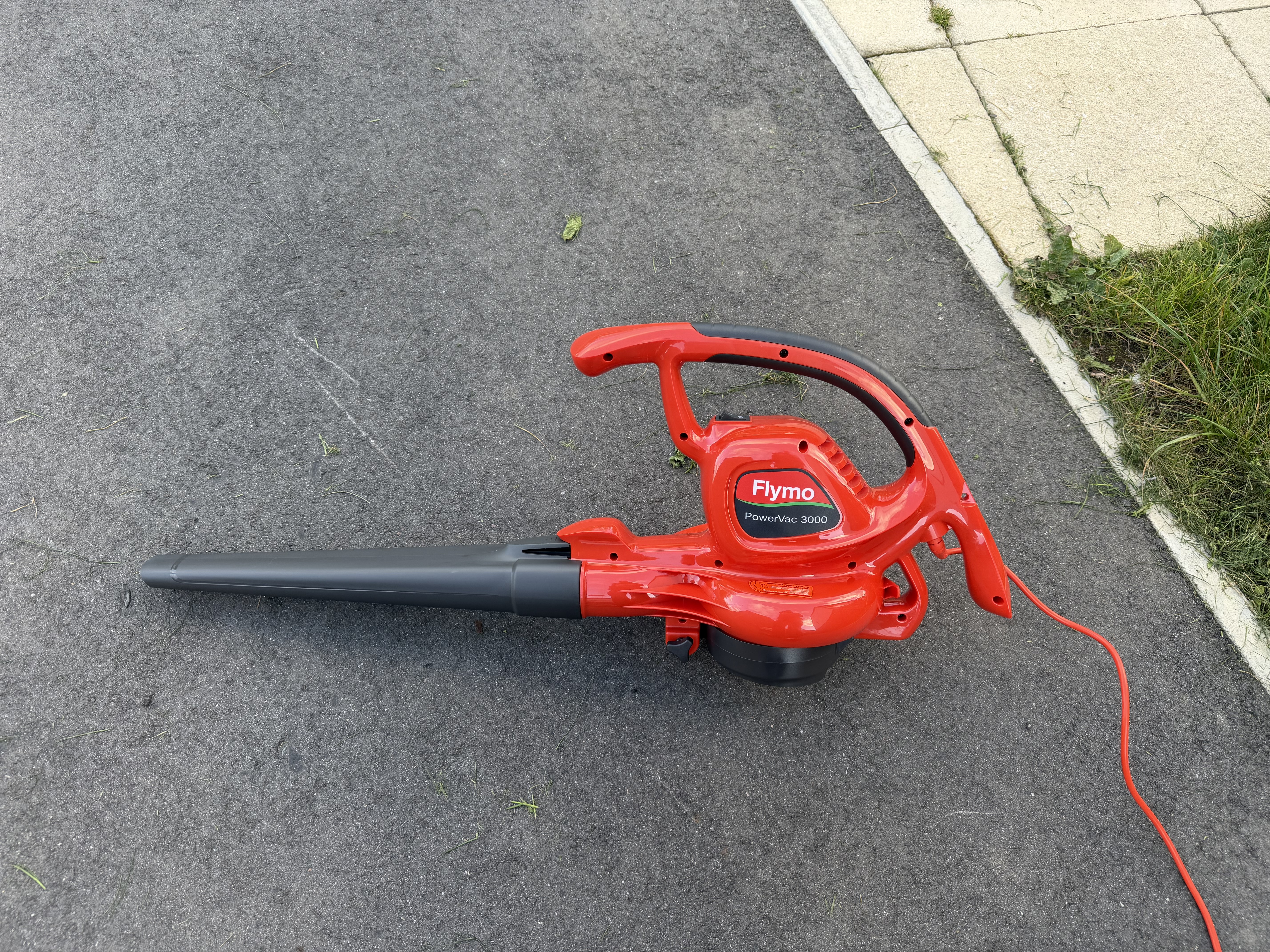 Flymo powervac 3000 leaf blower & garden vacuum (3000w)