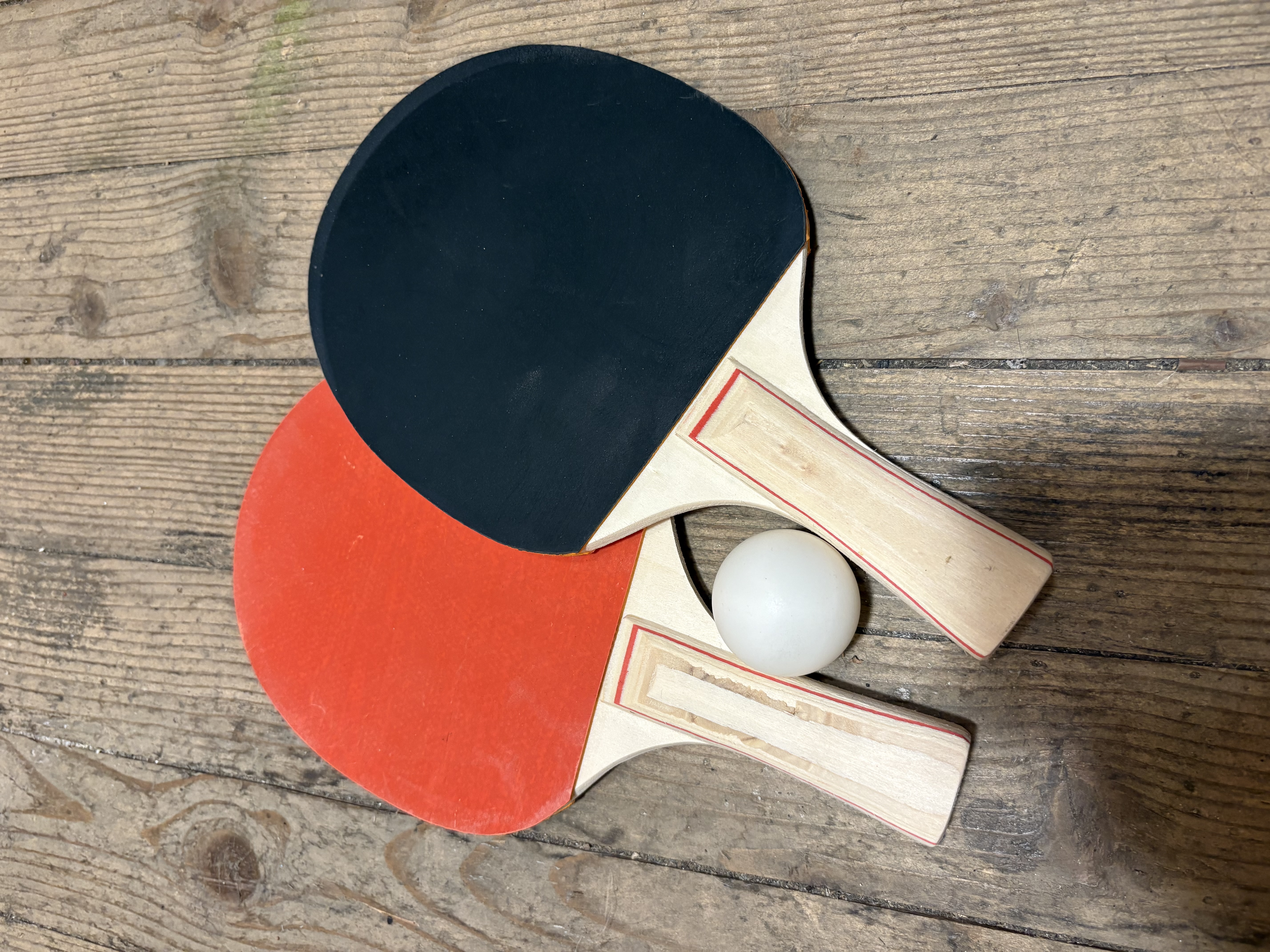 Bordtennisracketer og ball
