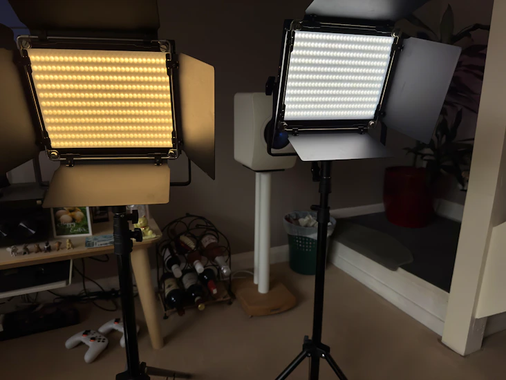 Neewer 2 pack bi-color 660 led video light and stand kit