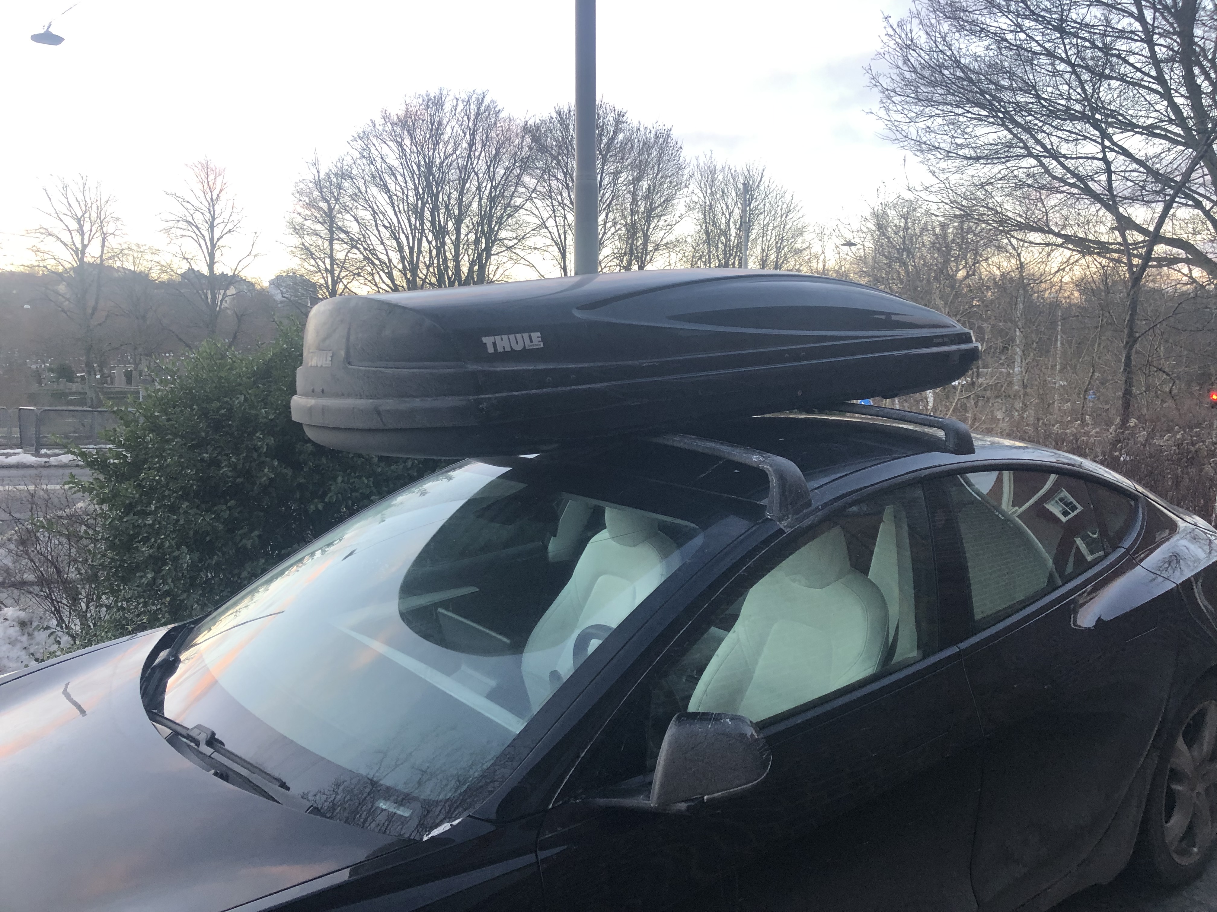 Takbox thule atlantis 900 + tesla model 3 lasthållare (original)