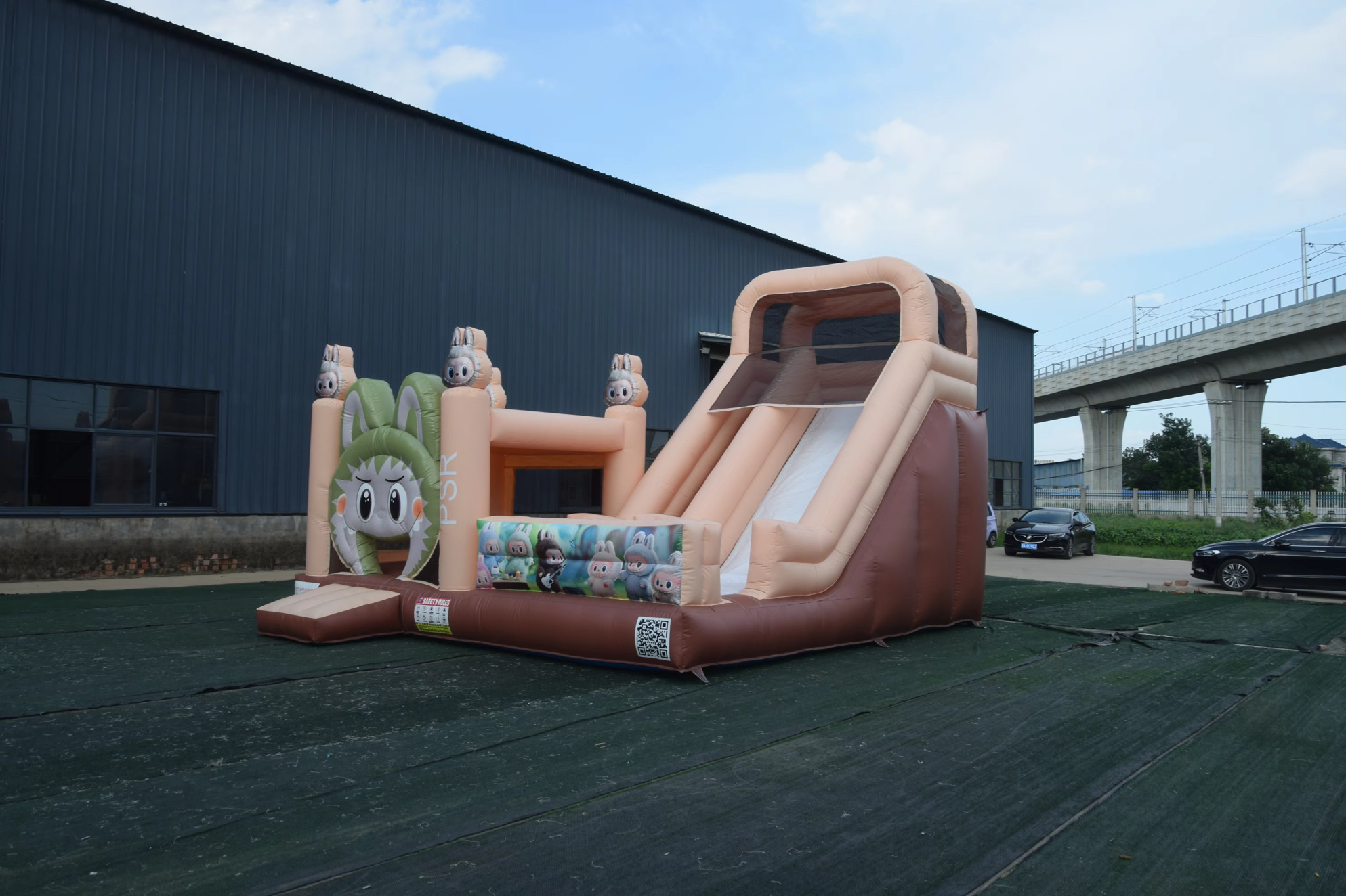 Labubu hoppborg 6x6m