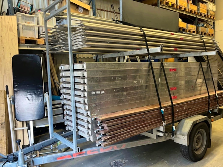 Ställning på trailer 122m2