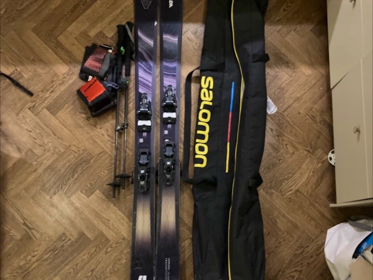 Topptur och friåkningsskidor, stavar, skidbag, stighudar