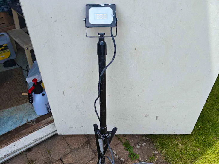 Arbetslampa med stativ led 1900 lm 20 w ip65