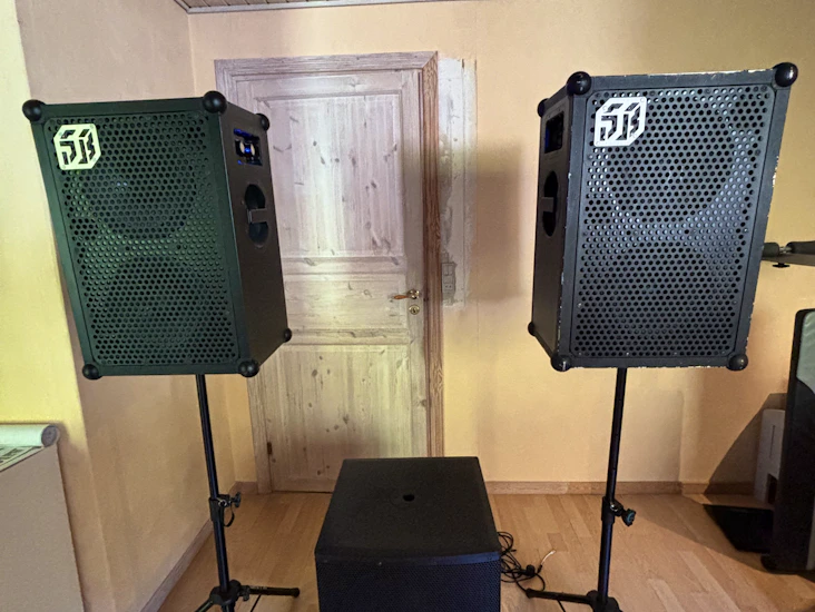 Soundbokse og subwoofer
