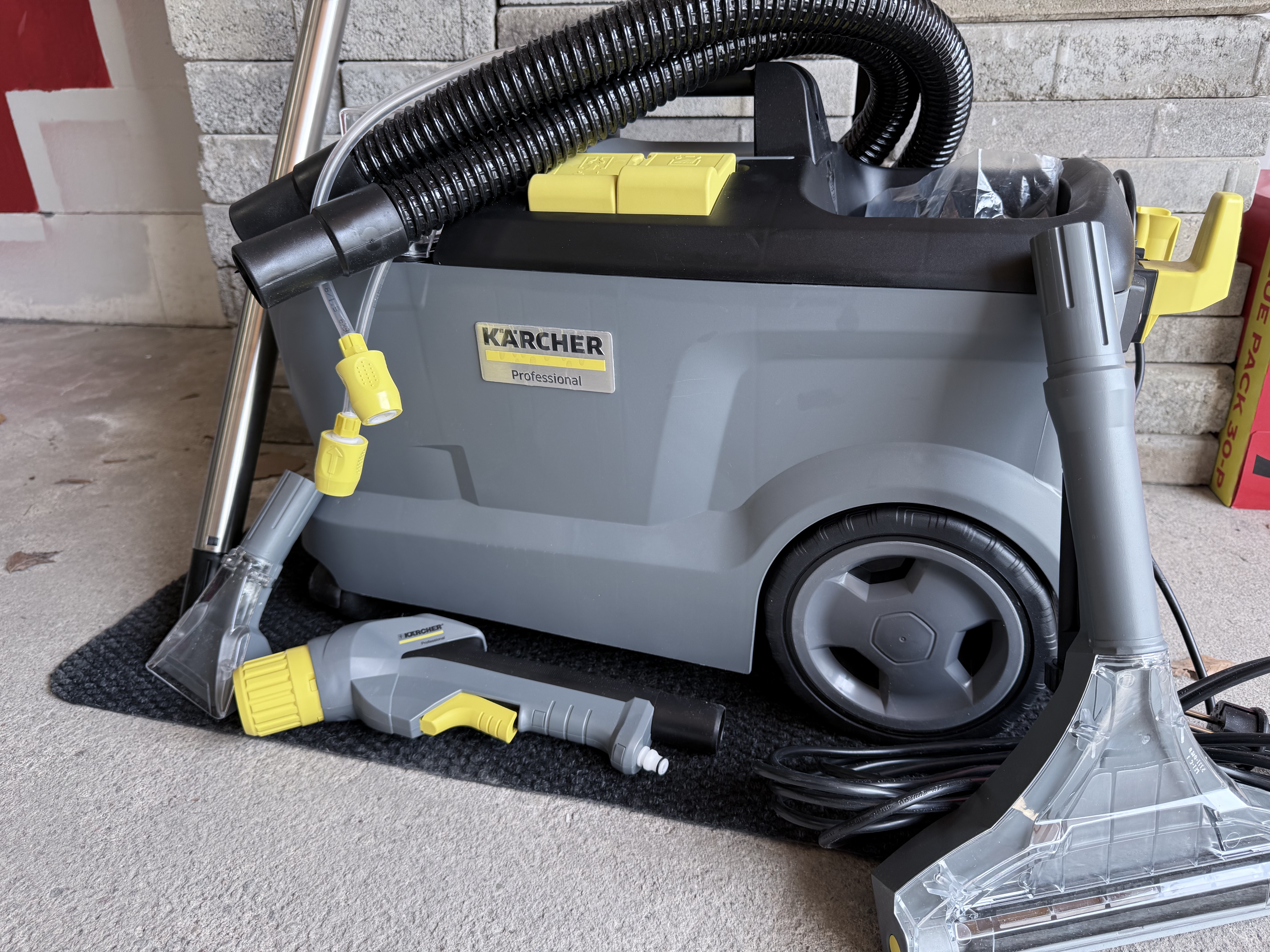 Professionell textilvård maskin / karcher puzzi 10/1 (textiltvätt ) gratis leverans 