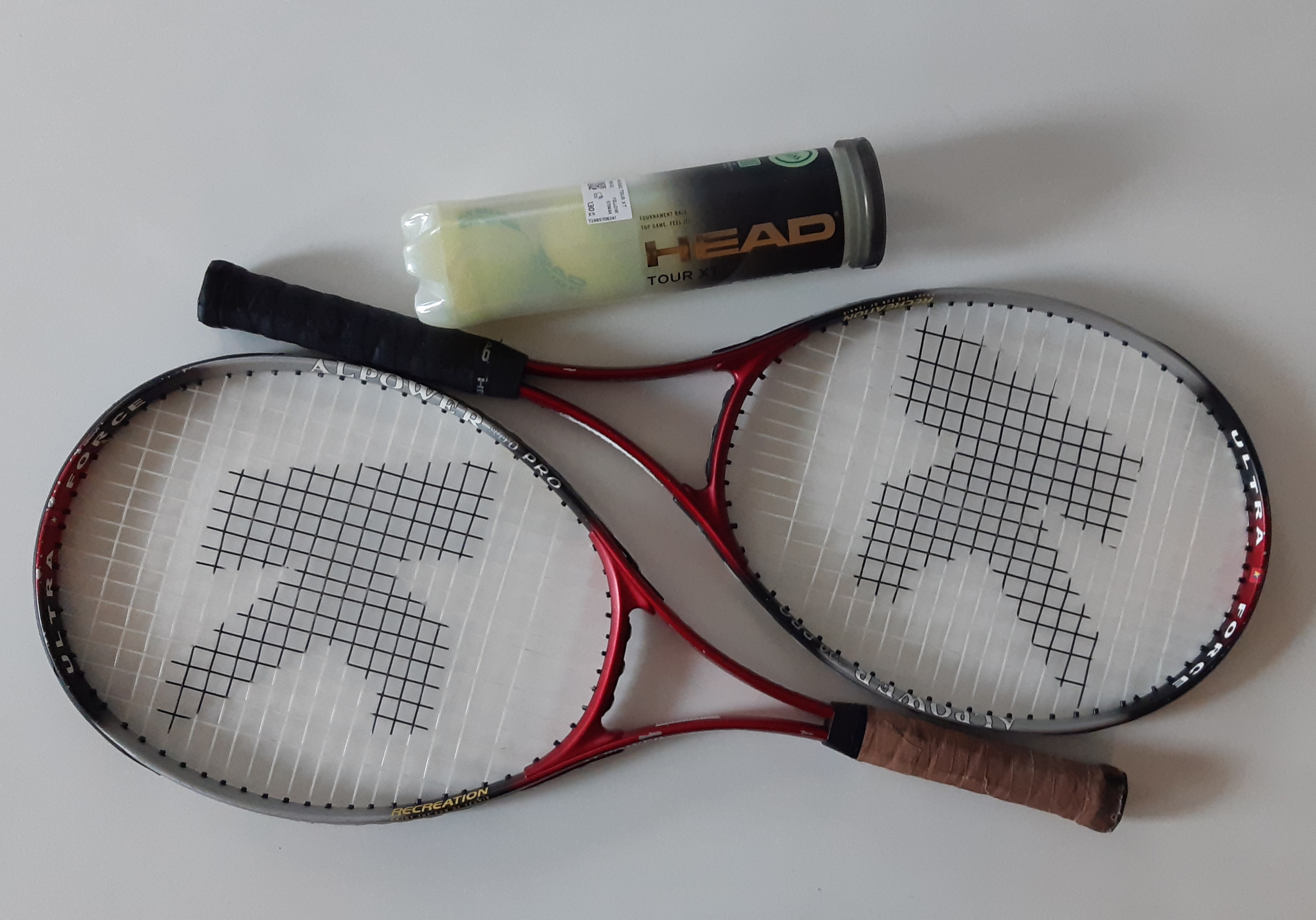 Tennisracketer og baller 