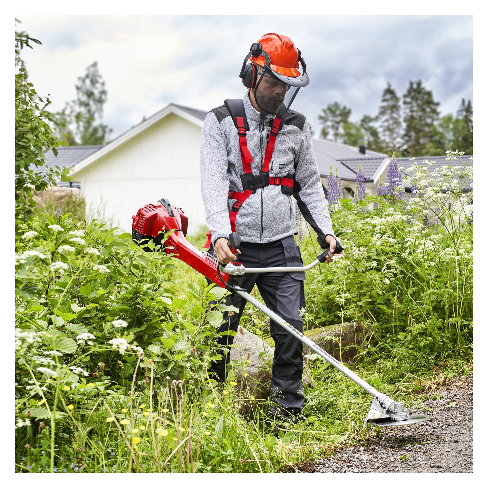 Bensindriven röjsåg