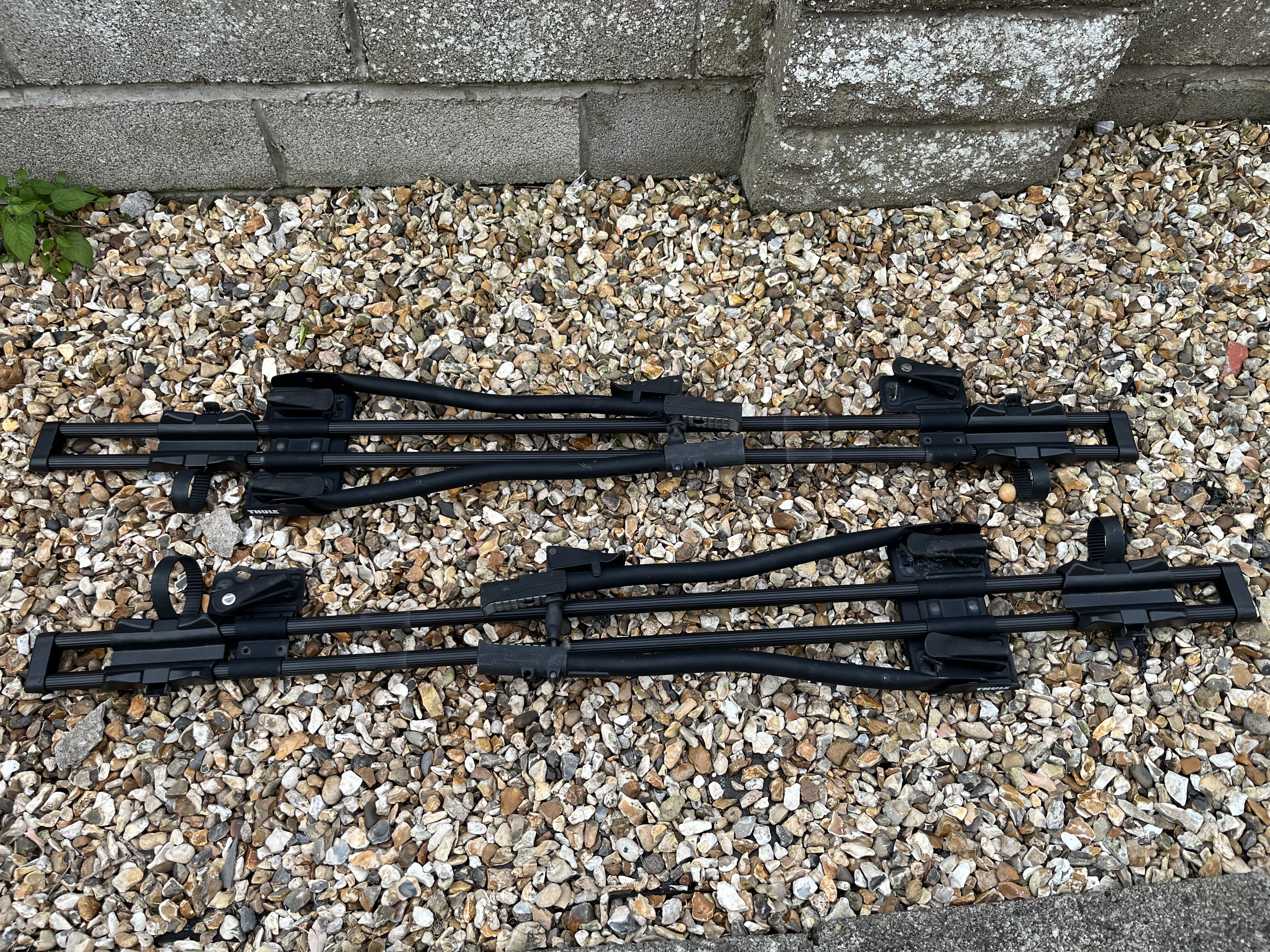2x thule 530 bike roof rack carriers only