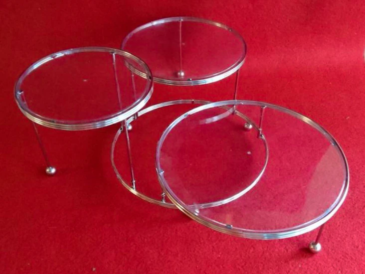 Tårtställning för 3 tårtor med brudpar