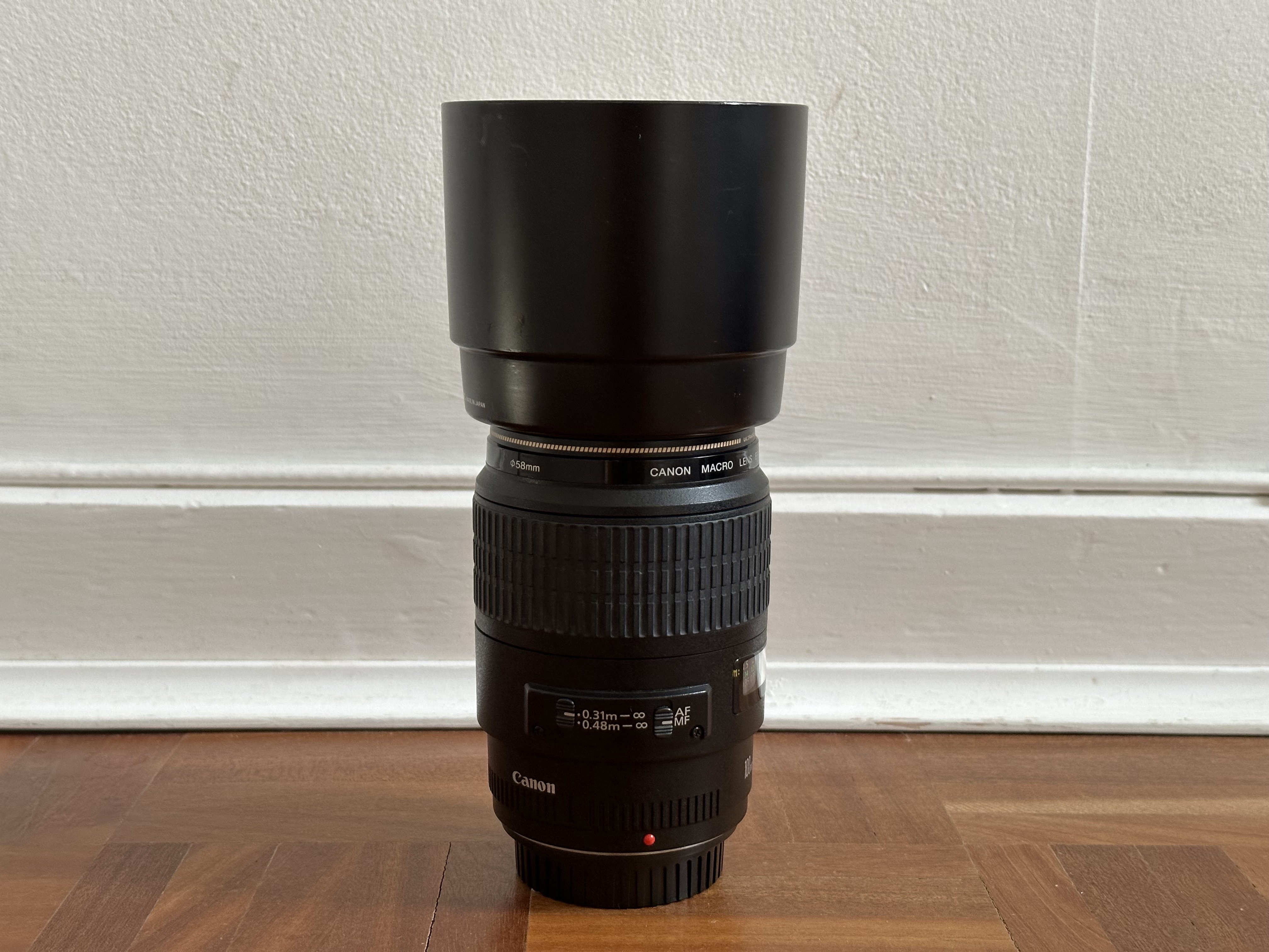 Canon ef 100mm f2.8 macro lens 