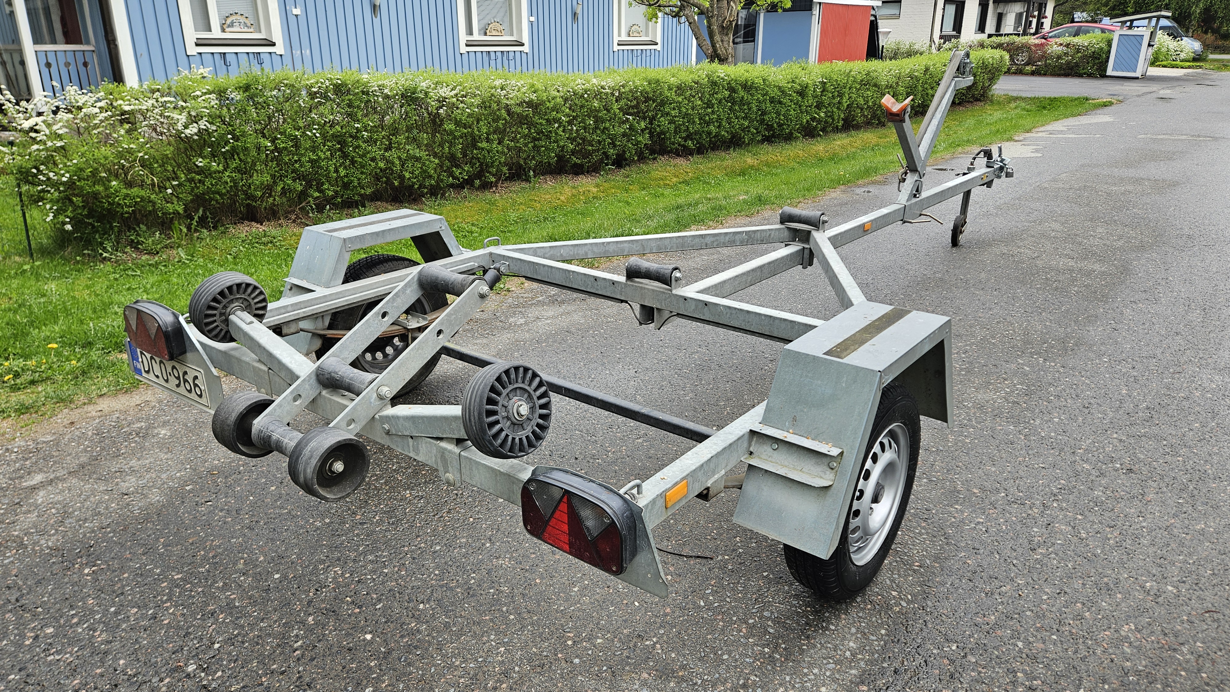 Vuokrataan venetraileri  veneen maks. pit.  5,6 m