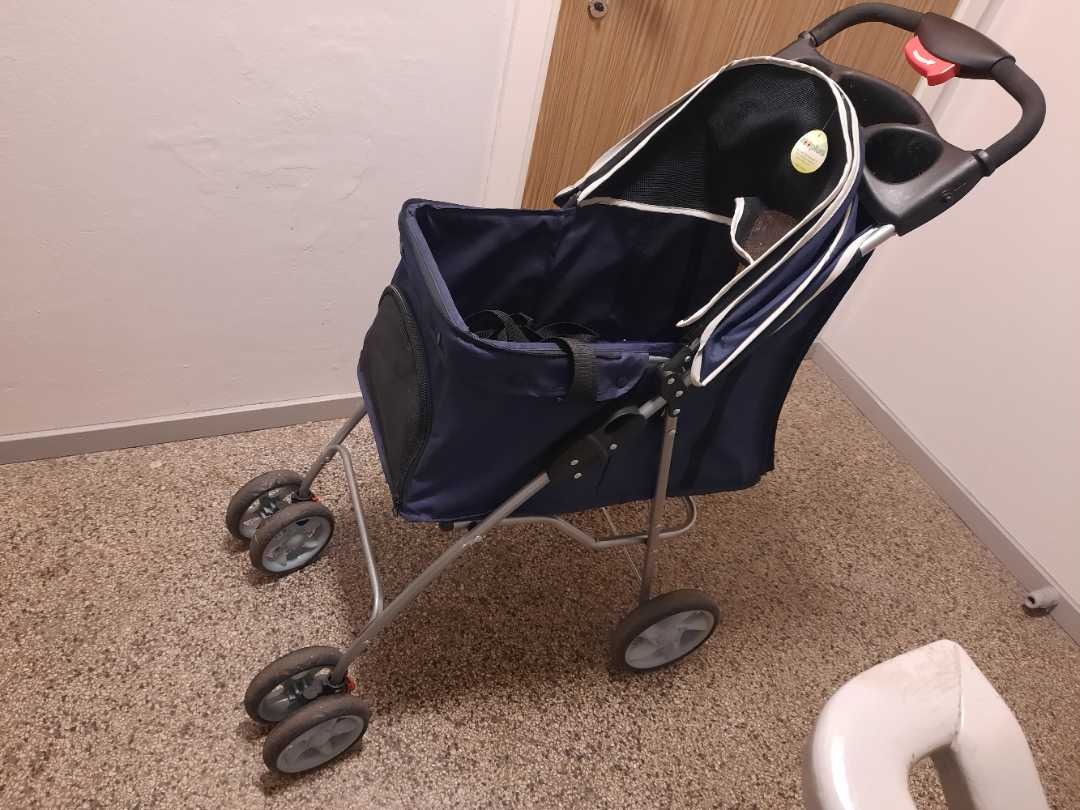 Petstroller. vagn för kattburar.