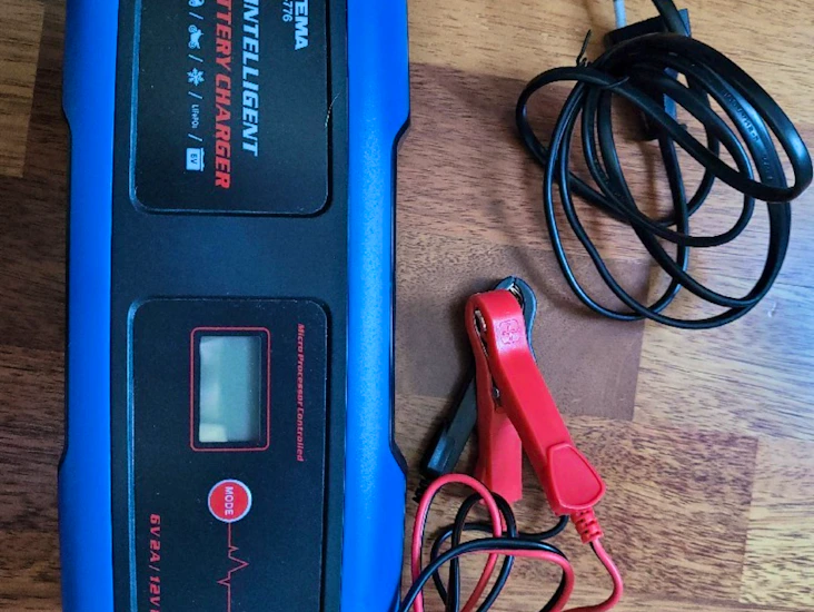 Batterilader 6 v, 2a/12 v, 8a