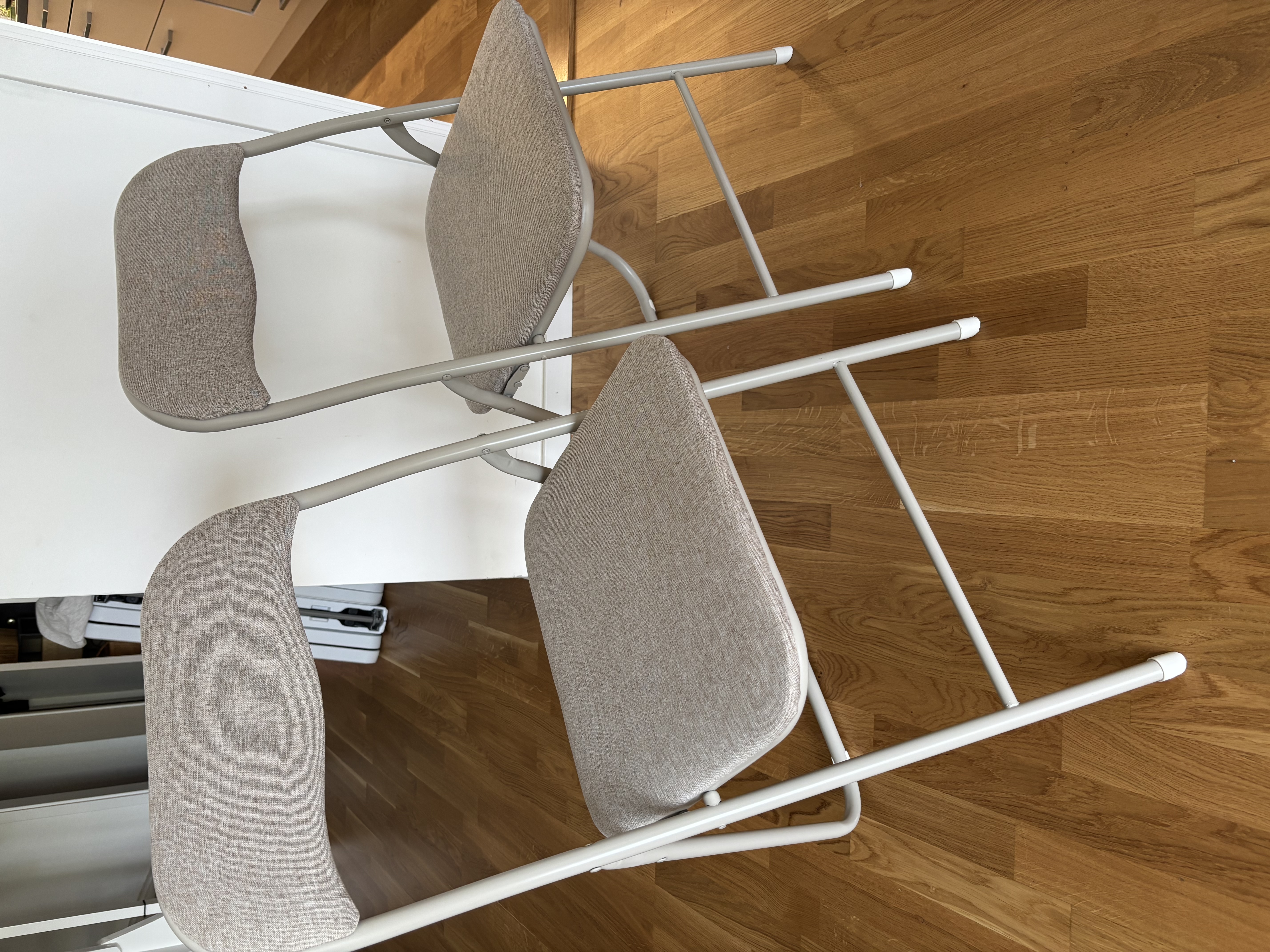 Klappstolar nyskick, beige.