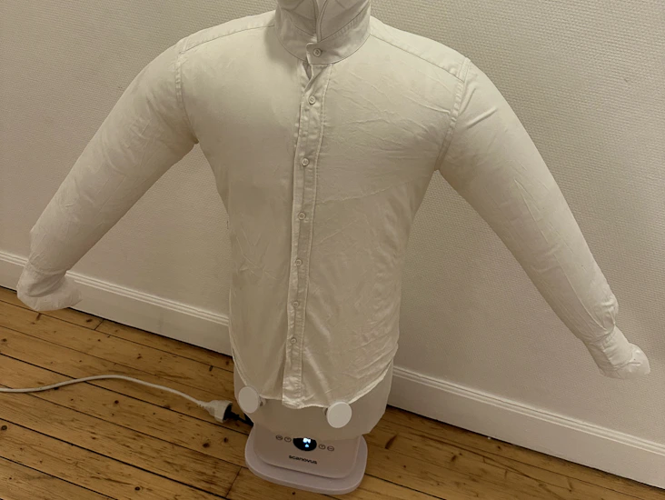 Stryk-robot / ångdocka / automatisk strykning