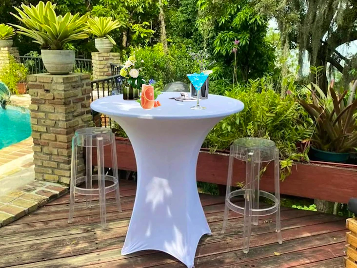 Ståbord / mingelbord/ barbord ,inkl vitt,svart och röd överdrag.