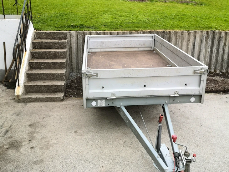 Stor varehenger til utleie – cm. 144 bred x 242 lang, lett å rygge med