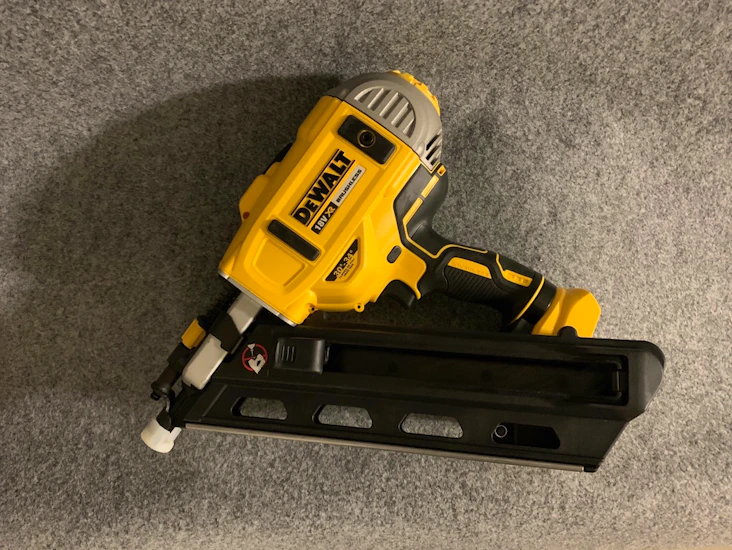 Dewalt spikpistol batteridriven