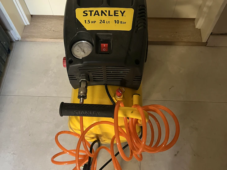 Rens støv vanskelige steder med høy lufttrykk