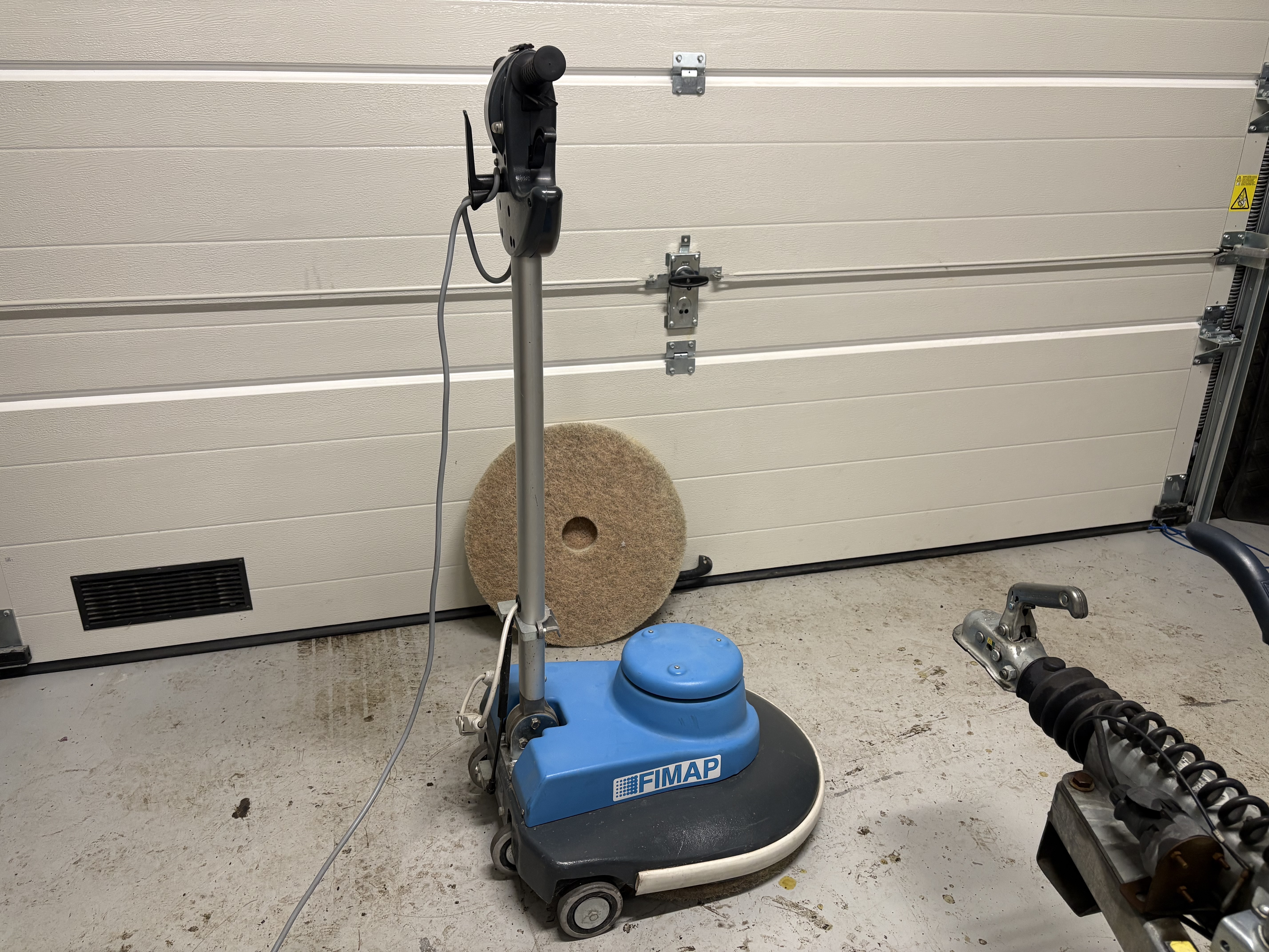 Skurmaskin för tralltvätt eller grovstäd