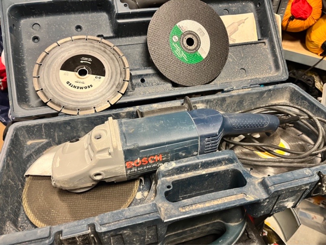 Stor vinkelsliper fra bosch 230mm skive