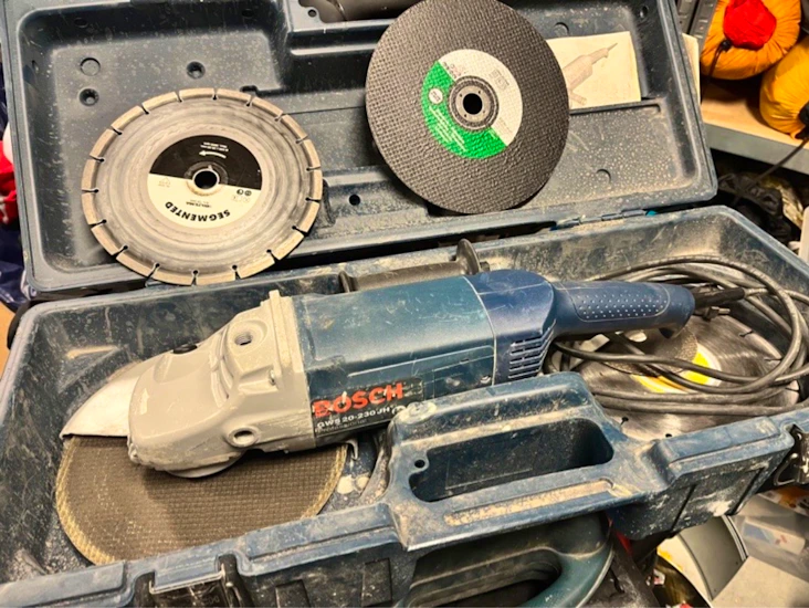 Stor vinkelsliper fra bosch 230mm skive