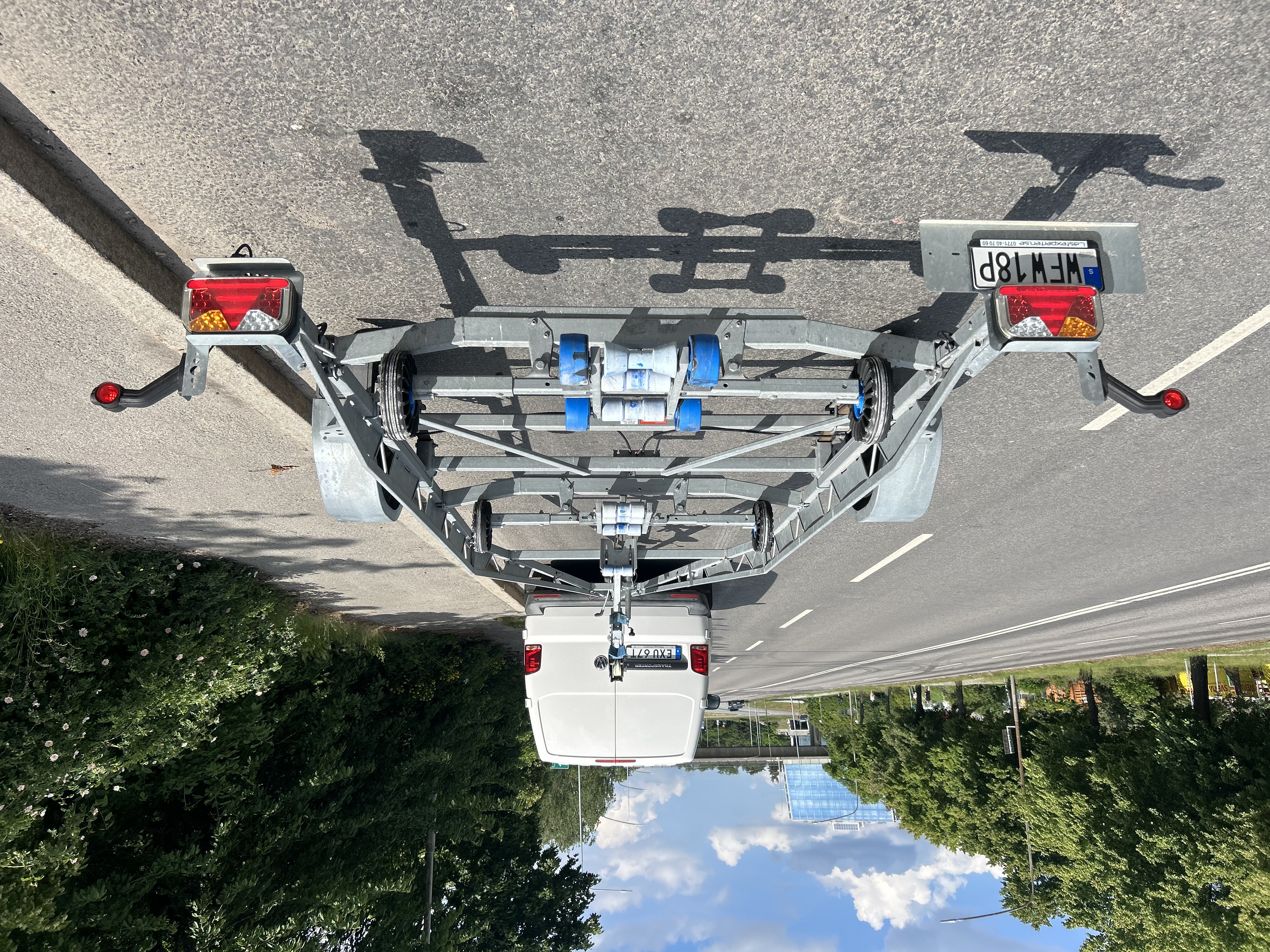 Självjusterande båttrailer båtvagn lastar 7m samt 1425kg båtar